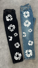 Laden Sie das Bild in den Galerie-Viewer, Denim Tears x Levi&#39;s Cotton Wreath Jeans Schwarz