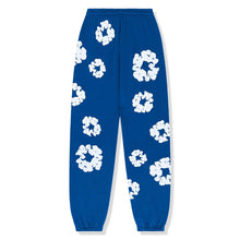 Laden Sie das Bild in den Galerie-Viewer, Denim Tears Cotton Wreath Sweatpants Blau